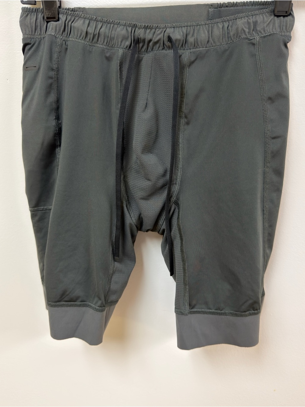 Lululemon Surge Lined Running Shorts 6" Gray Reflective Zip Pocket Men's Size S - Picture 5 of 11